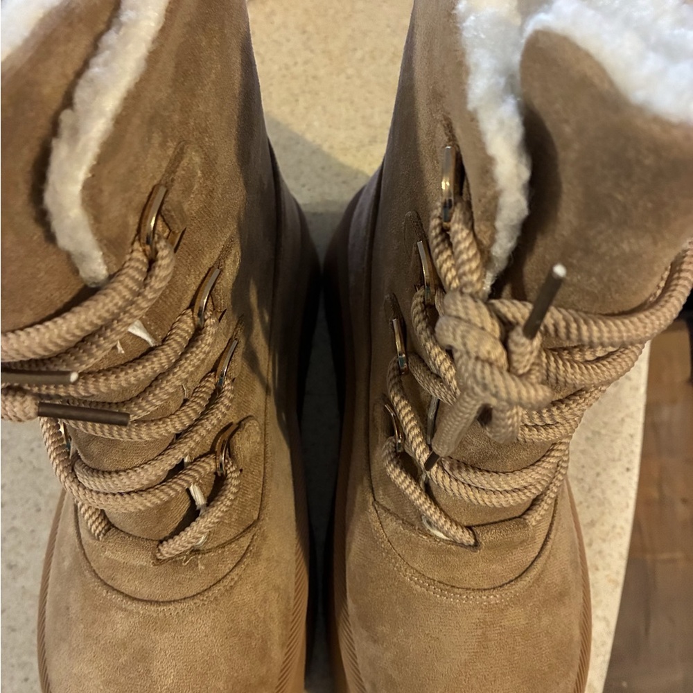 Women's Tan lace up boots faux fur lining size 38/7
